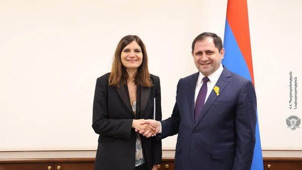 Սուրեն Պապիկյանի հանդիպումը Ալիս Ռուֆոյի հետ - Sputnik Արմենիա