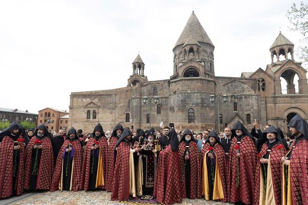 Հայոց ցեղասպանության սուրբ նահատակների ոգեկոչման արարողությունները Մայր աթոռ Սուրբ Էջմիածնում - Sputnik Արմենիա