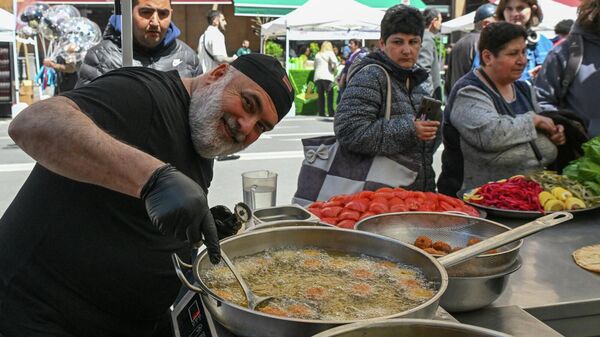 Երևանի փողոցները՝ Քաղաքացու օրը - Sputnik Արմենիա