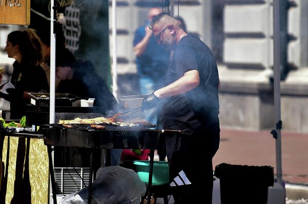 Ամբողջ Ամիրյան փողոցում մանղալներ են դրված - Sputnik Արմենիա