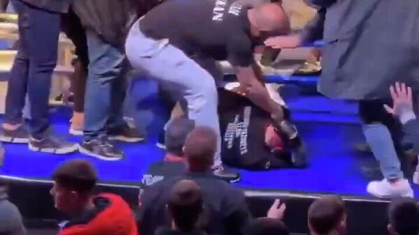 В турецком Трабзоне зрители ворвались на ринг и избили боксеров - Sputnik Արմենիա