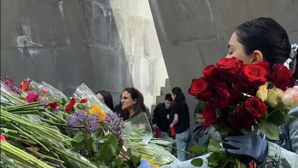 Сбор цветов в Цицернакаберде - Sputnik Армения