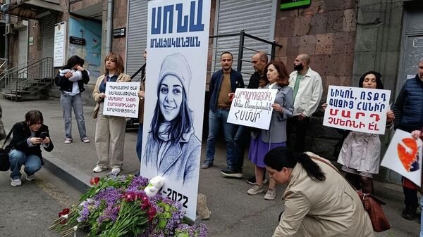 Մոմավառություն է տեղի ունեցել Երևանում Սոնա Մնացականյանի և նրա չծնված երեխայի հիշատակին - Sputnik Արմենիա
