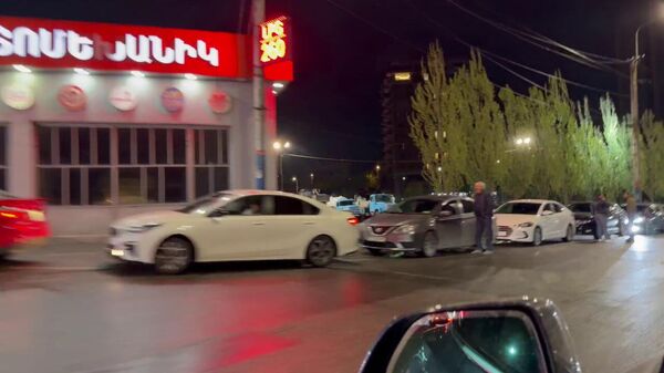 Очереди за сжиженным газом за заправках Еревана - Sputnik Армения