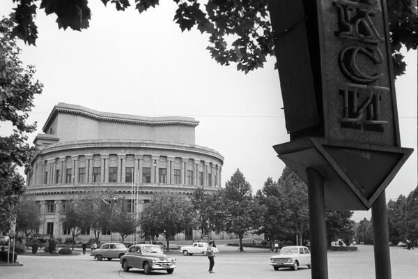 Армянский академический театр оперы и балета имени А.А. Спендиарова в Ереване - Sputnik Армения