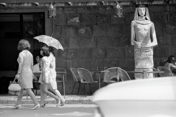 Летнее кафе на проспекте Ленина в Ереване, Армянская ССР - Sputnik Армения