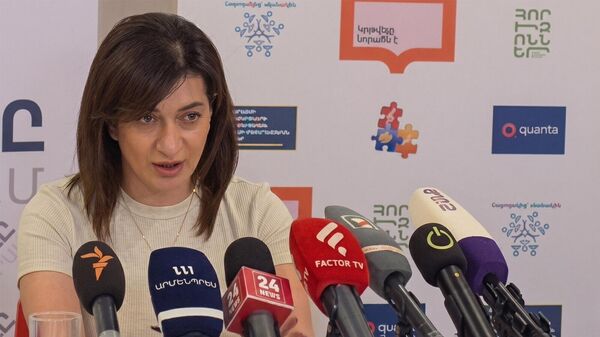 Отреставрированный с помощью ИИ скрин брифинга Анны Акопян (27 апреля 2026). Еревaн - Sputnik Արմենիա