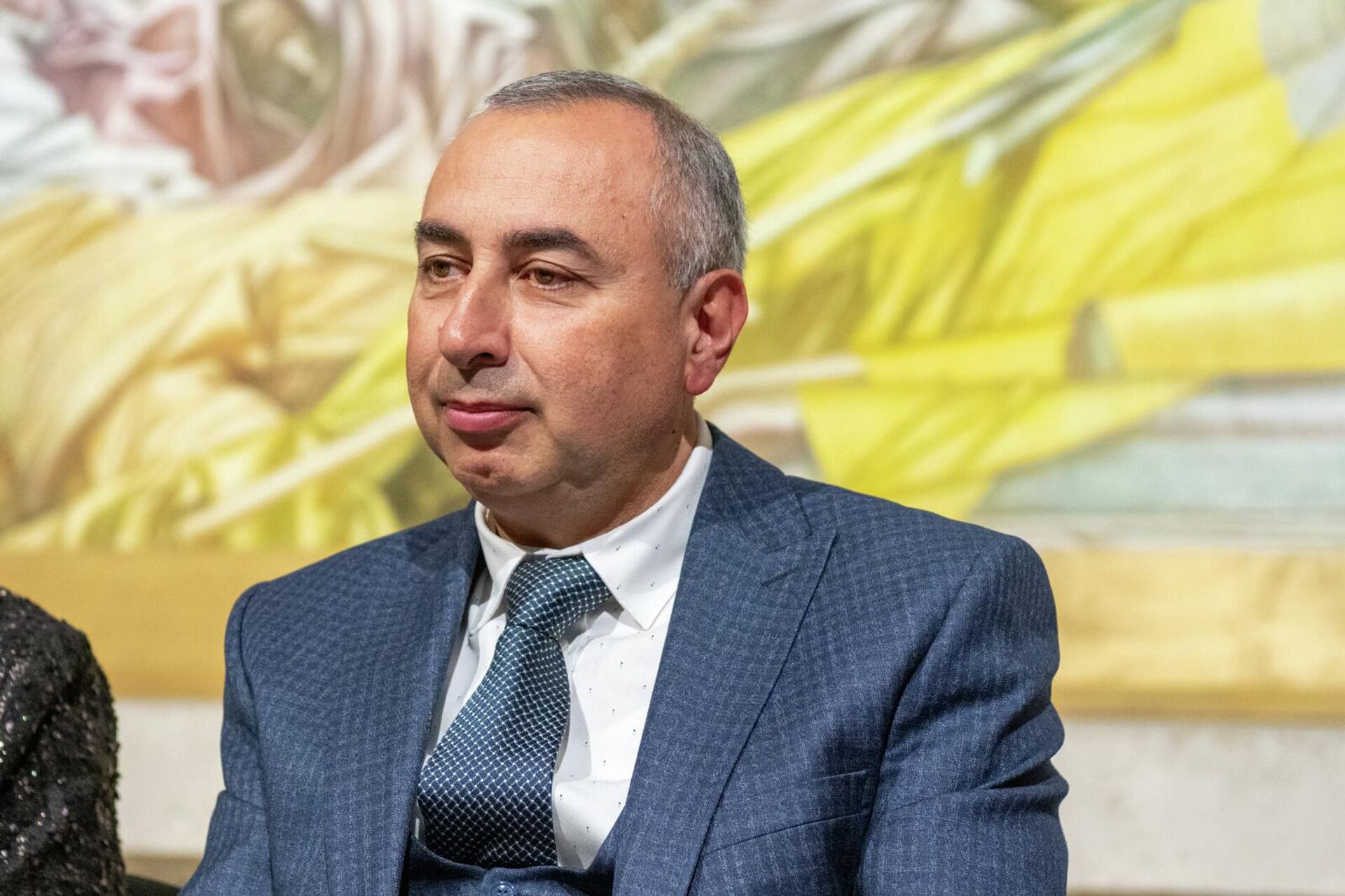 Исполнительный директор Центра искусств Гафесчян Ваагн Марабян во время пресс-конференции, посвященной завершению реставрационных работ монументальной трехчастной фрески Григора Ханджяна (27 апреля 2026). Еревaн - Sputnik Армения, 1920, 27.04.2026