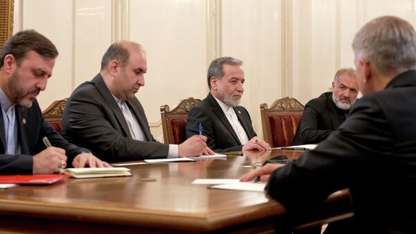 Путин встретился с главой МИД Ирана Аббасом Аракчи (27 апреля 2026). Москва - Sputnik Армения