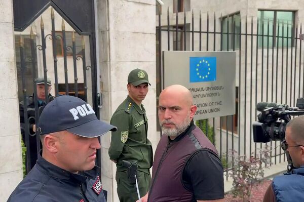 Բողոքի ակցիա ԵՄ գրասենյակի մոտ - Sputnik Արմենիա