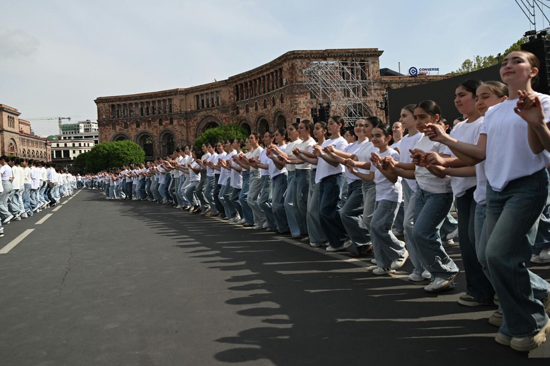 Международный день танцев отмечают на площади Республики (29 апреля 2026). Еревaн - Sputnik Армения, 1920, 29.04.2026