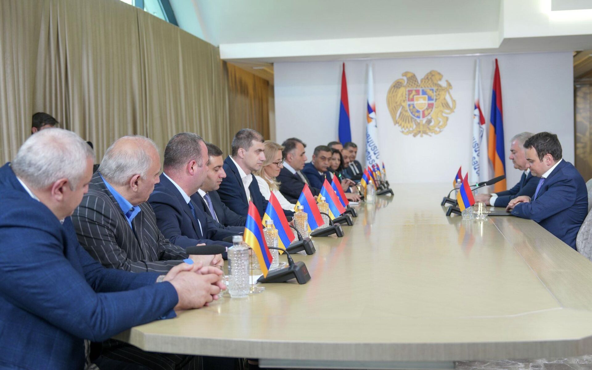 Председатель партии Сильная Армения Самвел Карапетян принял представителей Национального гражданского союза АйяКе (29 апреля 2026). Еревaн - Sputnik Армения, 1920, 29.04.2026