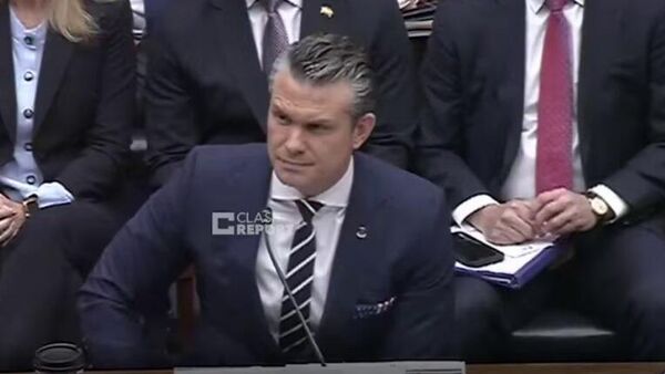 Член палаты представителей США спросил Пита Хегсета, считает ли он победой американцев закрытие Ираном пролива - Sputnik Армения