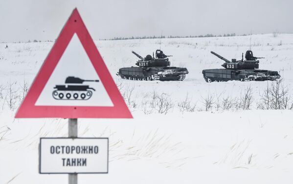 Տ-72Բ3 տանկերը Նիժնի Նովգորոդի մարզի Մուլինո զորավարժարանում՝ Ռուսաստան-Բելառուս համատեղ զորավարժությունների ժամանակ - Sputnik Արմենիա