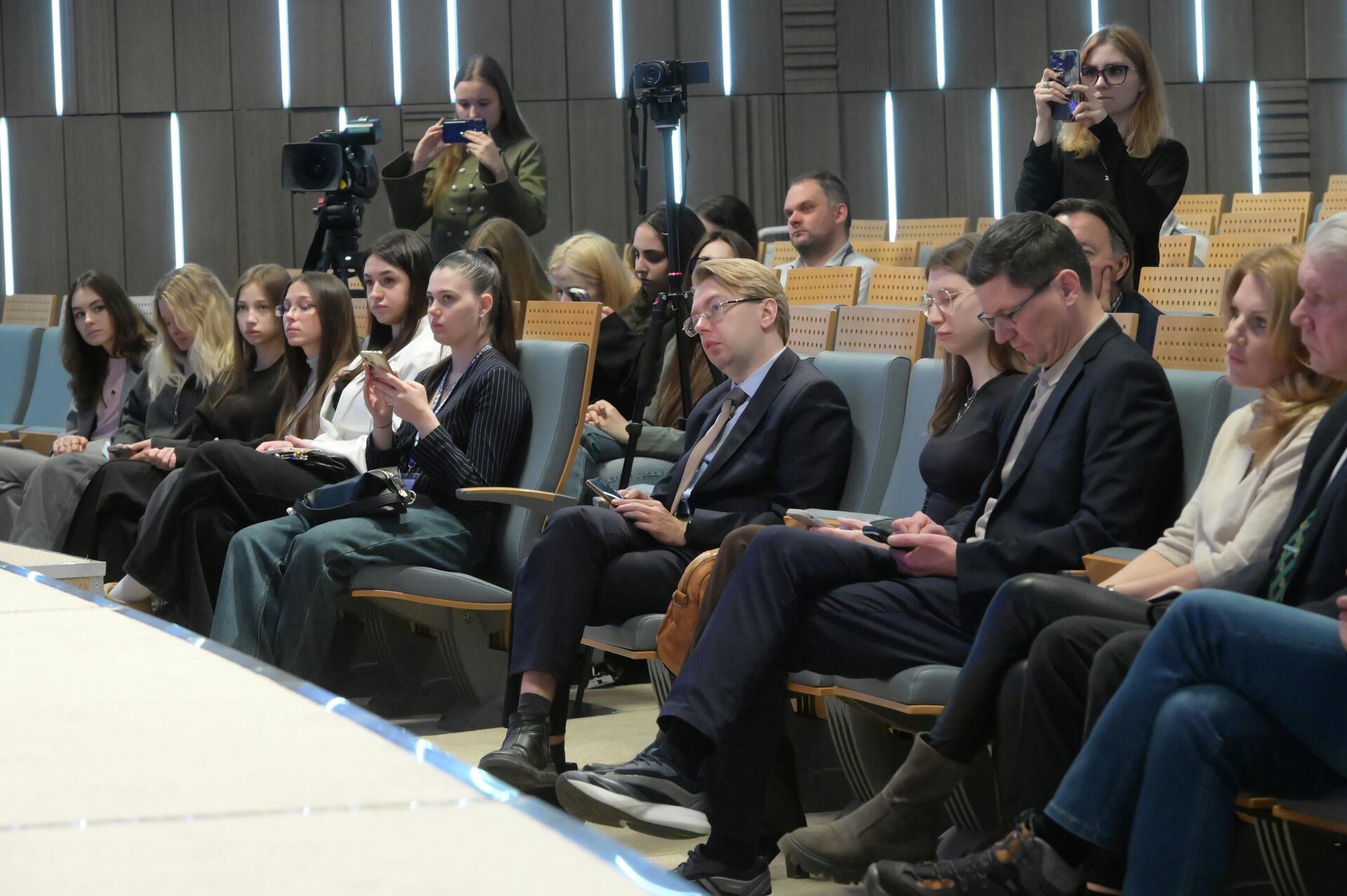 В пресс-центре Россия сегодня прошел пресс-показ фильма журналиста Андрея Старикова День Победы в Прибалтике: вчера, сегодня, завтра. - Sputnik Армения, 1920, 30.04.2026