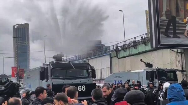 Полиция разгоняет первомайские демонстрации в Стамбуле - Sputnik Արմենիա
