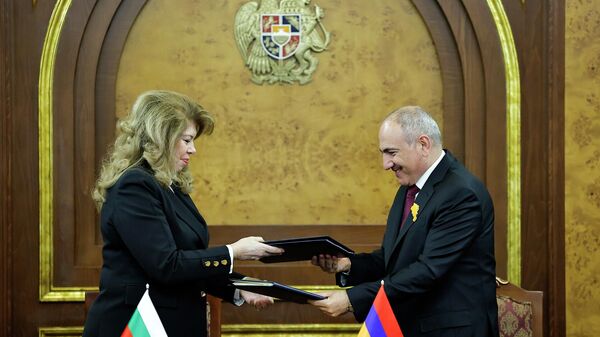Премьер-министр Никол Пашинян встретился с президентом Болгарии Илианой Йотовой (3 мая 2026). Еревaн - Sputnik Армения