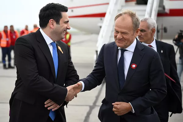 ԱԺ նախագահ Ալեն Սիմոնյանը դիմավորում է Լեհաստանի վարչապետ Դոնալդ Տուսկին ԱԺ նախագահ Ալեն Սիմոնյանը դիմավորում է Լեհաստանի վարչապետ Դոնալդ Տուսկին - Sputnik Արմենիա