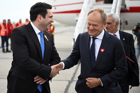 Спикер парламента Армении Ален Симонян встретил премьер-министра Польши Дональда Туска - Sputnik Армения