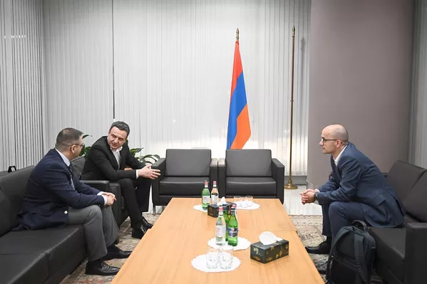 Կոսովոյի վարչապետի պաշտոնակատար Ալբին Կուրտին ժամանեց Երևան Կոսովոյի վարչապետի պաշտոնակատար Ալբին Կուրտին ժամանեց Երևան - Sputnik Արմենիա