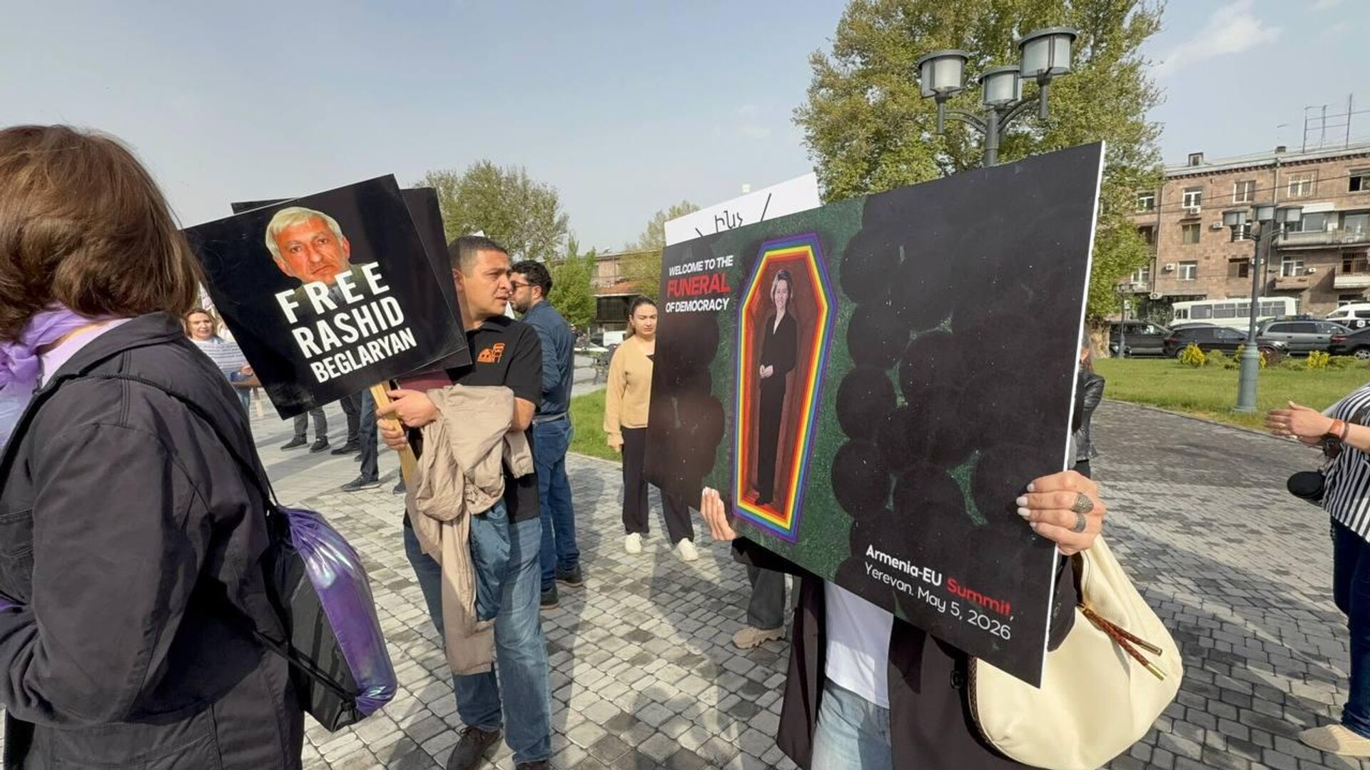 Акция протеста на улице Алабян (4 мая 2026). Еревaн - Sputnik Արմենիա, 1920, 04.05.2026