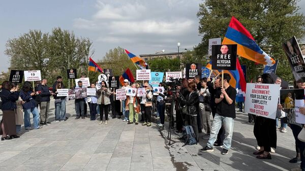 Акция протеста на улице Алабян (4 мая 2026). Еревaн - Sputnik Армения