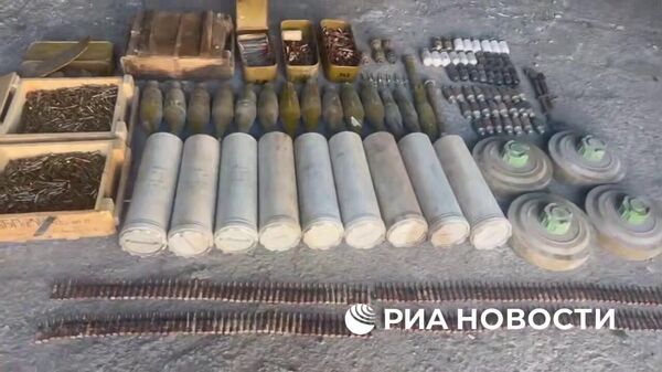 Семь гранатометов, пулеметы и 185 гранат нашли сотрудники ФСБ у подпольных оружейников - Sputnik Армения