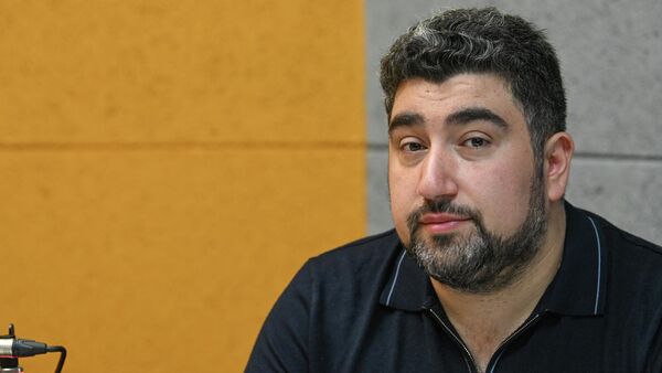Полуфиналист шоу Голос Арсен Степанян - Sputnik Армения