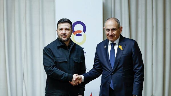 Премьер-министр Никол Пашинян принял президента Украины Владимира Зеленского (4 мая 2026). Еревaн Премьер-министр Никол Пашинян принял президента Украины Владимира Зеленского (4 мая 2026). Еревaн - Sputnik Армения
