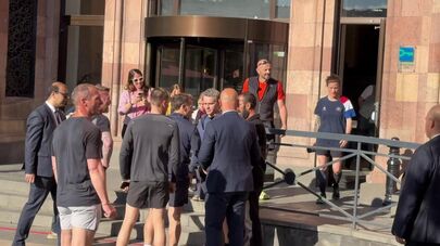 Отец без вести пропавшего солдата передал Макрону письмо 
