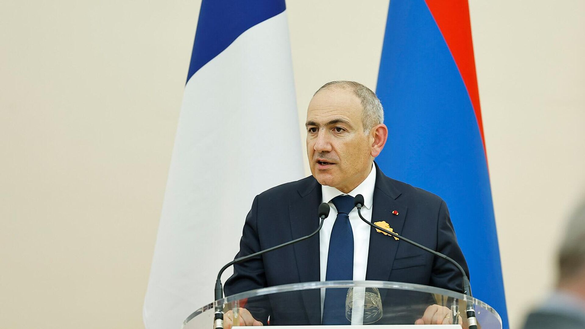 Премьер-министр Никол Пашинян выступает с речью во время государственного обеда в честь президента Франции (4 мая 2026). Еревaн - Sputnik Армения, 1920, 05.05.2026