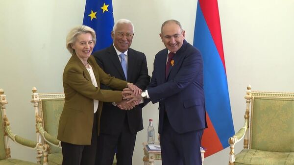 Встреча премьер-министра Никола Пашиняна с президентом Европейского совета Антониу Коштой и президентом Европейской комиссии Урсулой фон дер Ляйен (5 мая 2026). Еревaн - Sputnik Армения