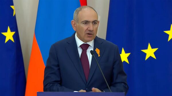 Премьер-министр Никол Пашинян во время совместной пресс-конференции с президентами Европейского совета и Европейской комиссии (5 мая 2026). Еревaн - Sputnik Армения