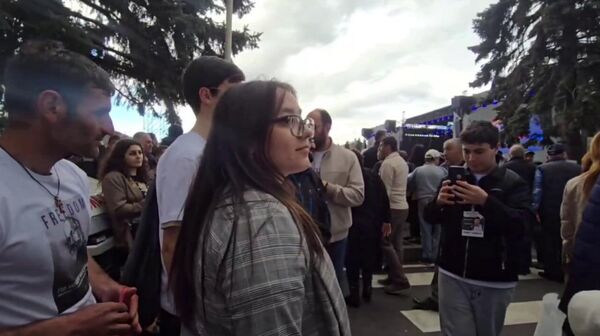Полиция в Гюмри помешала сторонникам архиепископа Микаэла провести акцию перед Макроном - Sputnik Армения