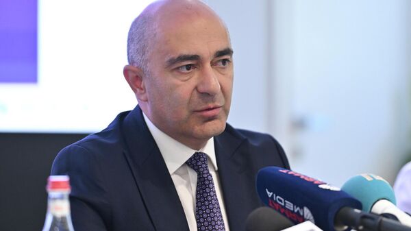 Лидер партии Просвещенная Армения Эдмон Марукян на предвыборном брифинге (7 мая 2026). Еревaн - Sputnik Армения