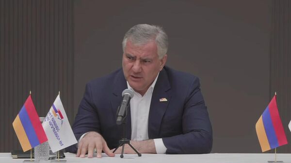Лидер партии Сильная Армения Самвел Карапетян проводит пресс-конференцию (7 мая 2026). Еревaн - Sputnik Армения