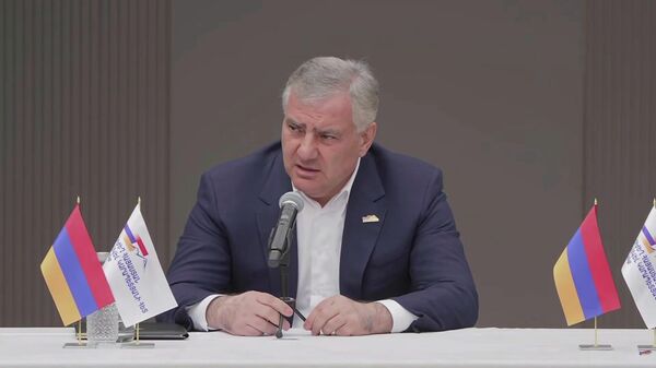Премьер-министр привез тонну галлюциногенных грибов из Китая: Карапетян - Sputnik Армения