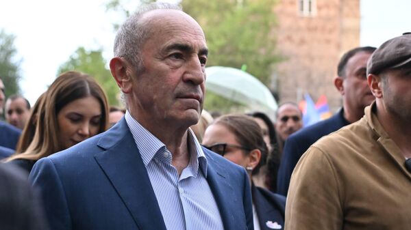 Роберт Кочарян на предвыборном митинге блока Айастан (16 марта 2026). Эчмиадзин - Sputnik Армения