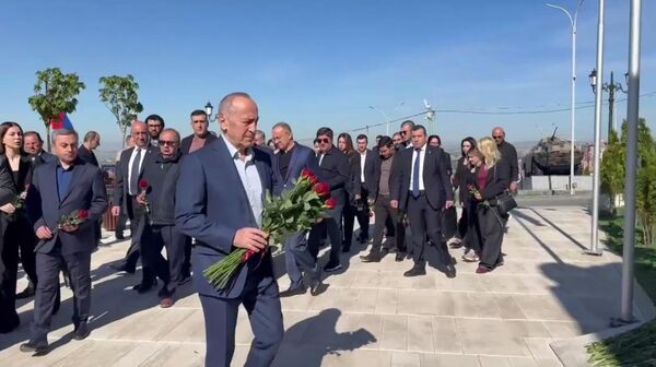 «Հայաստան» դաշինքի ներկայացուցիչները ծաղիկներ խոնարհեցին Եռաբլուրում - Sputnik Արմենիա