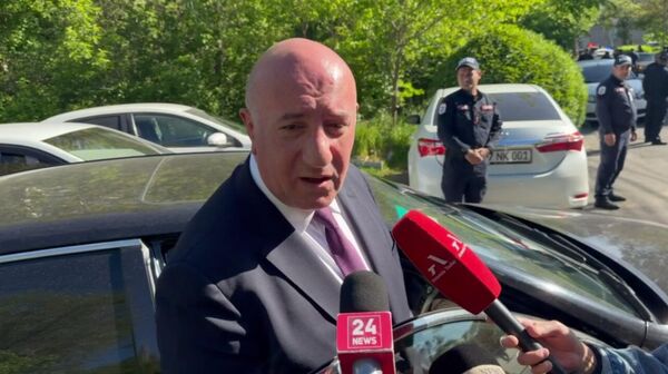 Замминистра обороны Арман Саркисян отвечает на вопросы прессы (9 мая 2026). Еревaн - Sputnik Армения