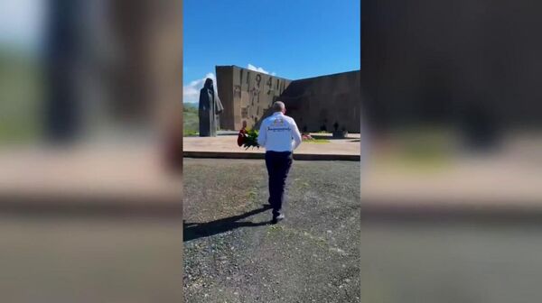Пашинян возложил цветы к мемориалу Багабурдж в Капане - Sputnik Армения