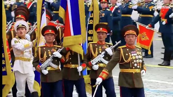 Впервые в истории в параде на Красной площади прошли строем северокорейские военные - Sputnik Армения