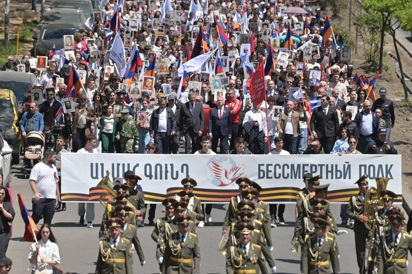 «Անմահ գունդ» ակցիայի մասնակիցներին ուղեկցում է ՀՀ ՊՆ ռազմական նվագախումբը - Sputnik Արմենիա