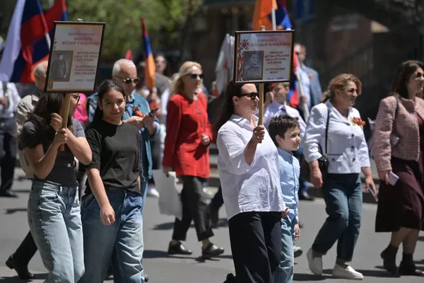 Участници в кампанията „Безсмъртен полк“ Участници в кампанията „Безсмъртен полк“ - Sputnik Армения