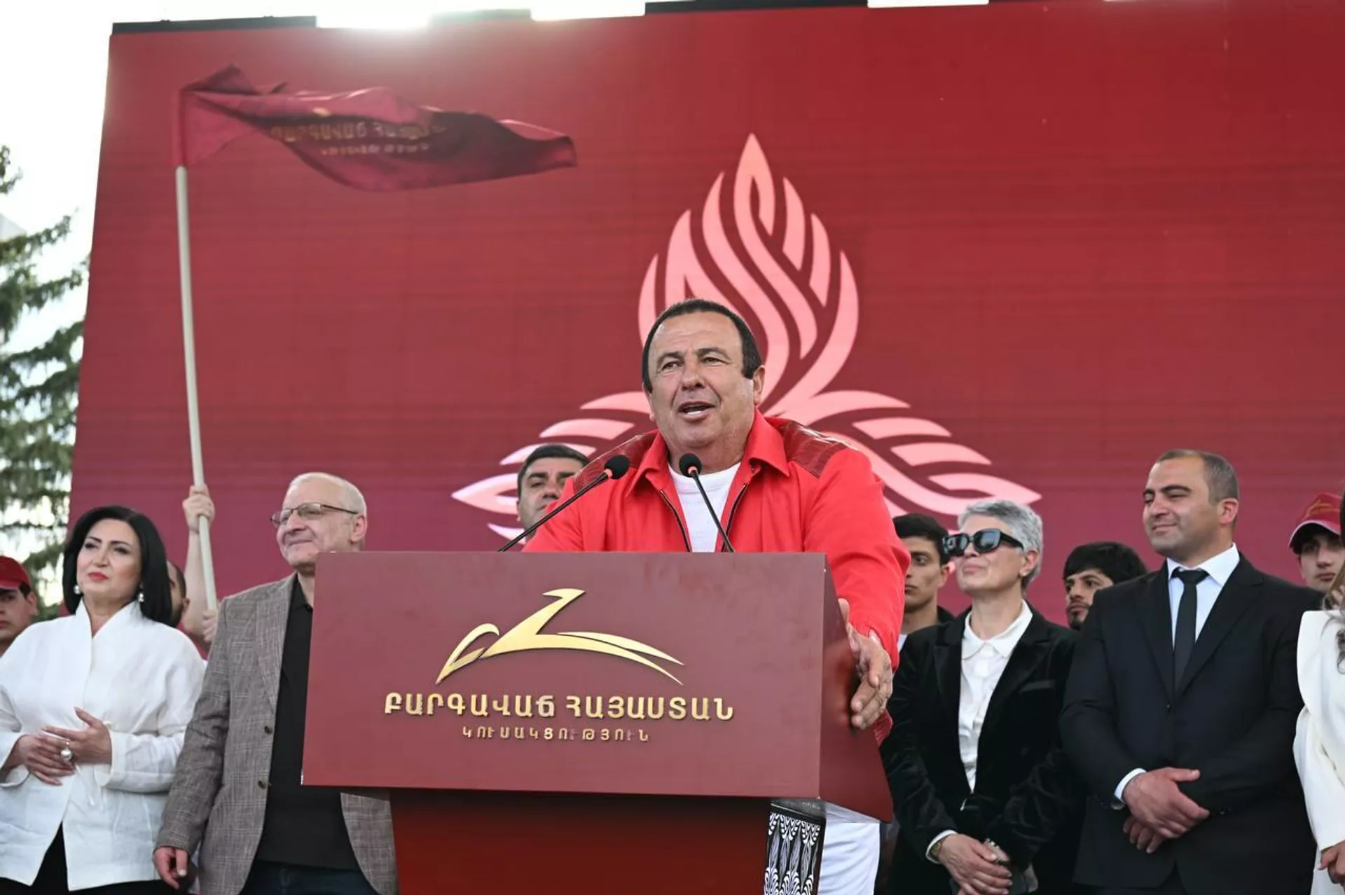 Лидер партии Процветающая Армения Гагик Царукян выступает с речью во время митинга (10 мая 2026). Абовян - Sputnik Армения, 1920, 04.06.2026