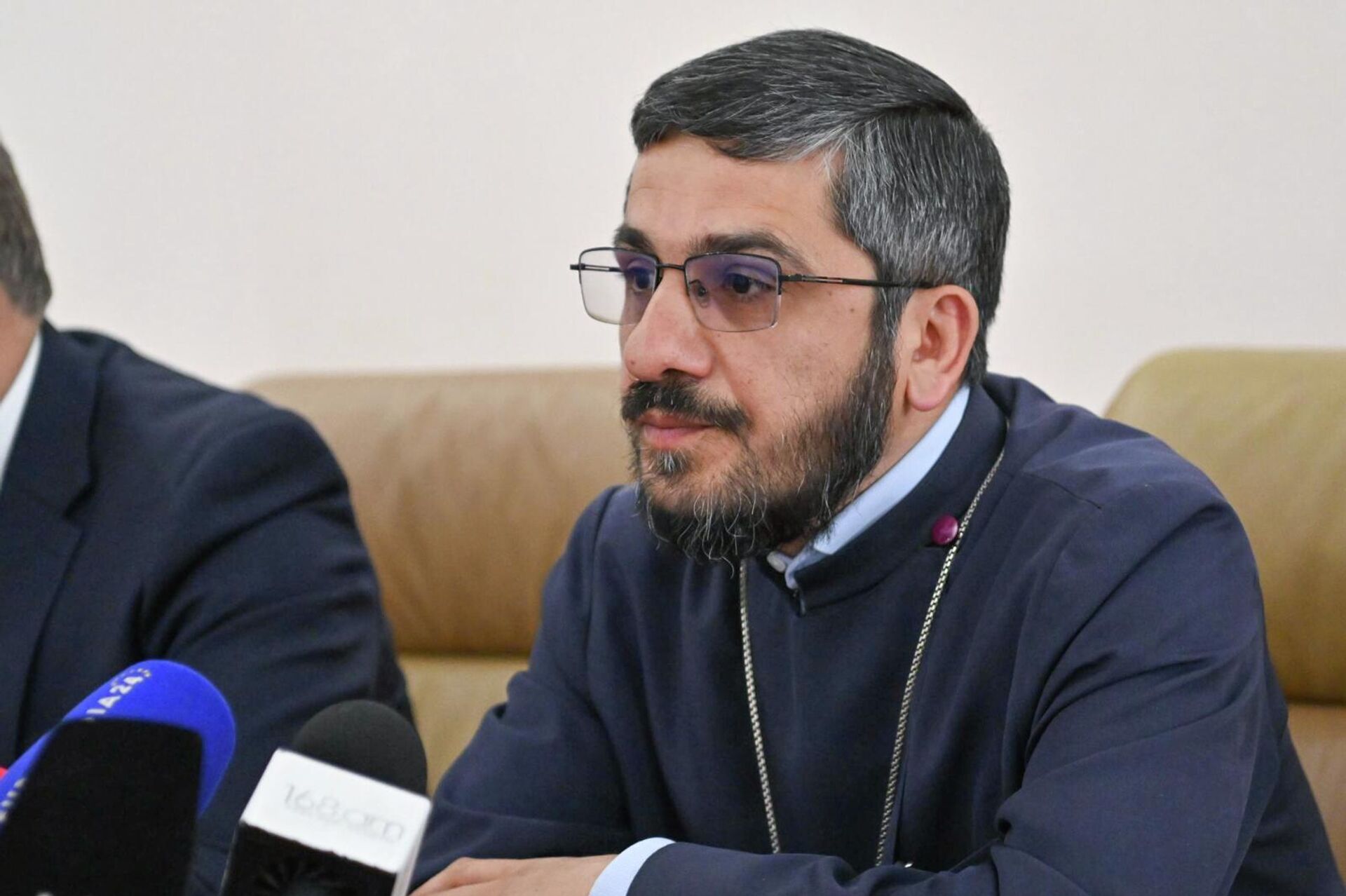 Глава  Масиацотнской епархии Армянской Апостольской церкви Рубен Заргарян на пресс-конференции, посвященной ситуации вокруг Масиакотнской епархии (11 мая 2026). Еревaн - Sputnik Армения, 1920, 11.05.2026