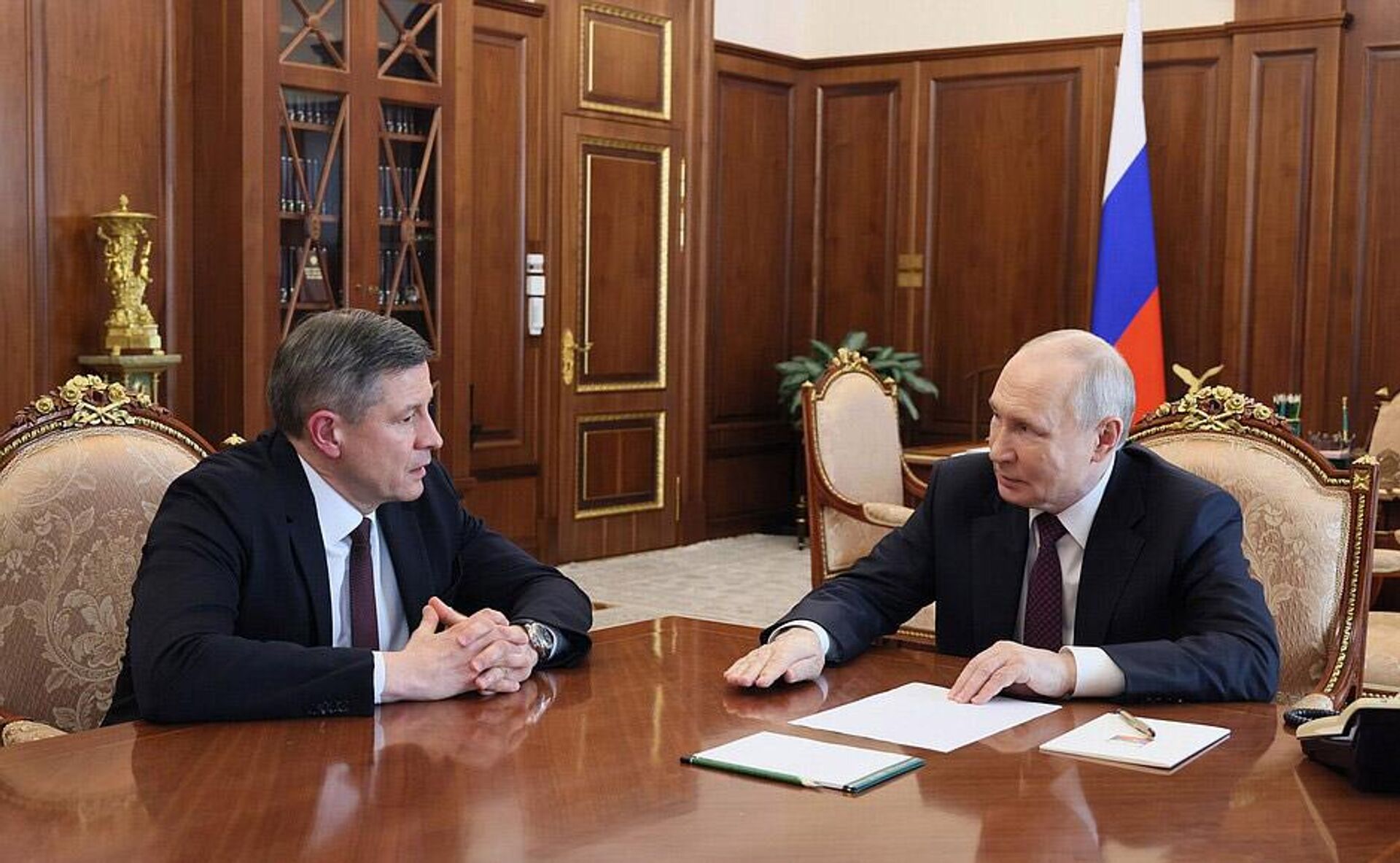 Президент РГ Владимир Путин провел рабочую встречу с Егором Ковальчуком (13 мая 2026). Москвa Президент РГ Владимир Путин провел рабочую встречу с Егором Ковальчуком (13 мая 2026). Москвa - Sputnik Армения, 1920, 13.05.2026