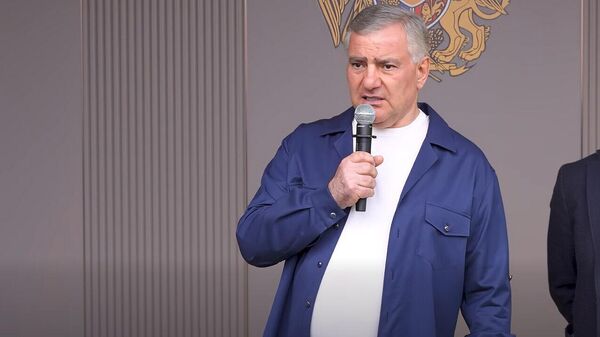 Скрин в видео встречи Самвела Карапетяна с жителями Гегаркуникской области от 13 мая 2026 года - Sputnik Армения
