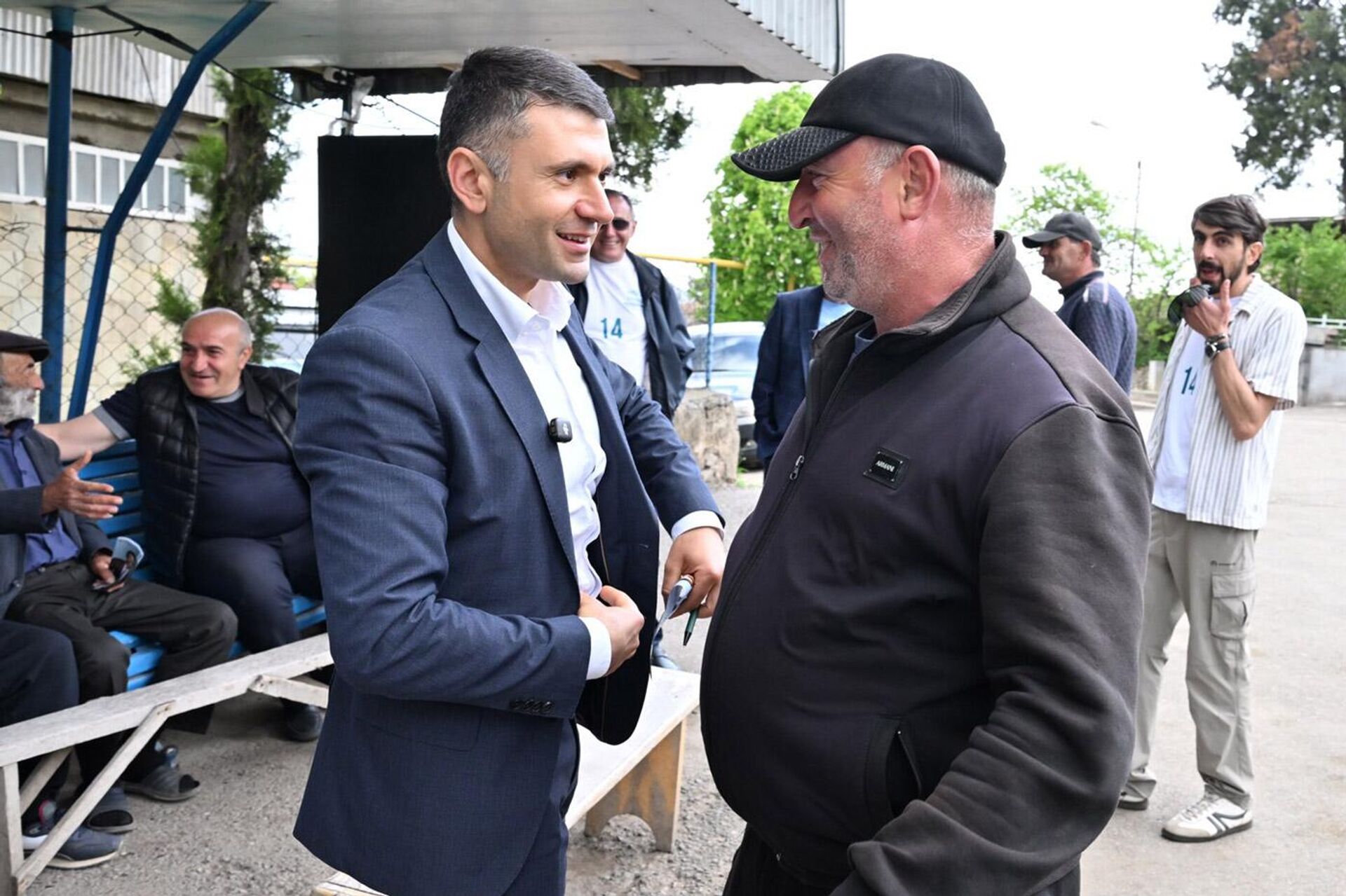 Лидер партии Демократическое объединение Сурен Петросян во время встречи с жителями Воскепара (10 мая 2026). Тавуш - Sputnik Армения, 1920, 04.06.2026
