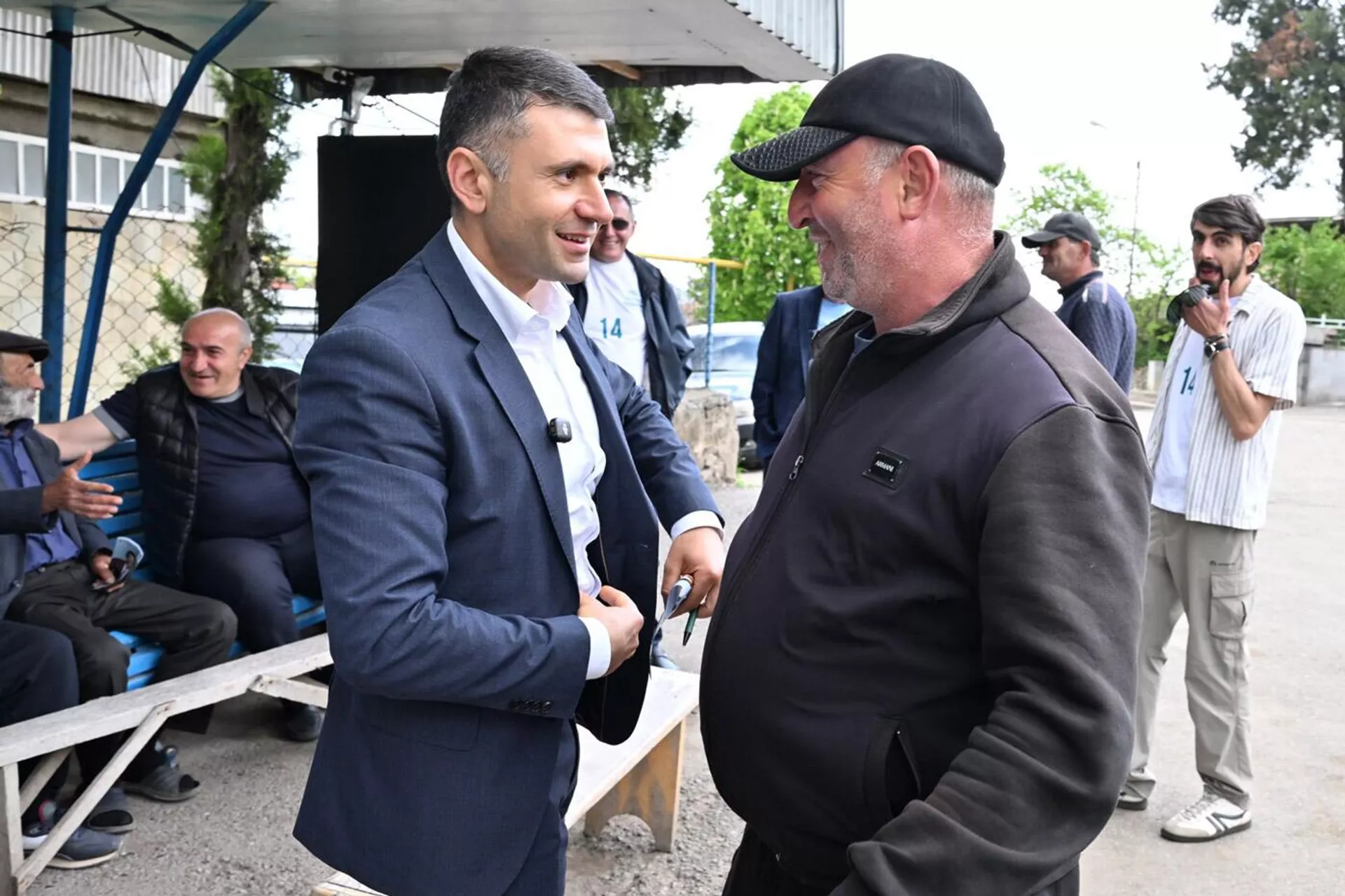 Лидер партии Демократическое объединение Сурен Петросян во время встречи с жителями Воскепара (10 мая 2026). Тавуш - Sputnik Армения, 1920, 04.06.2026